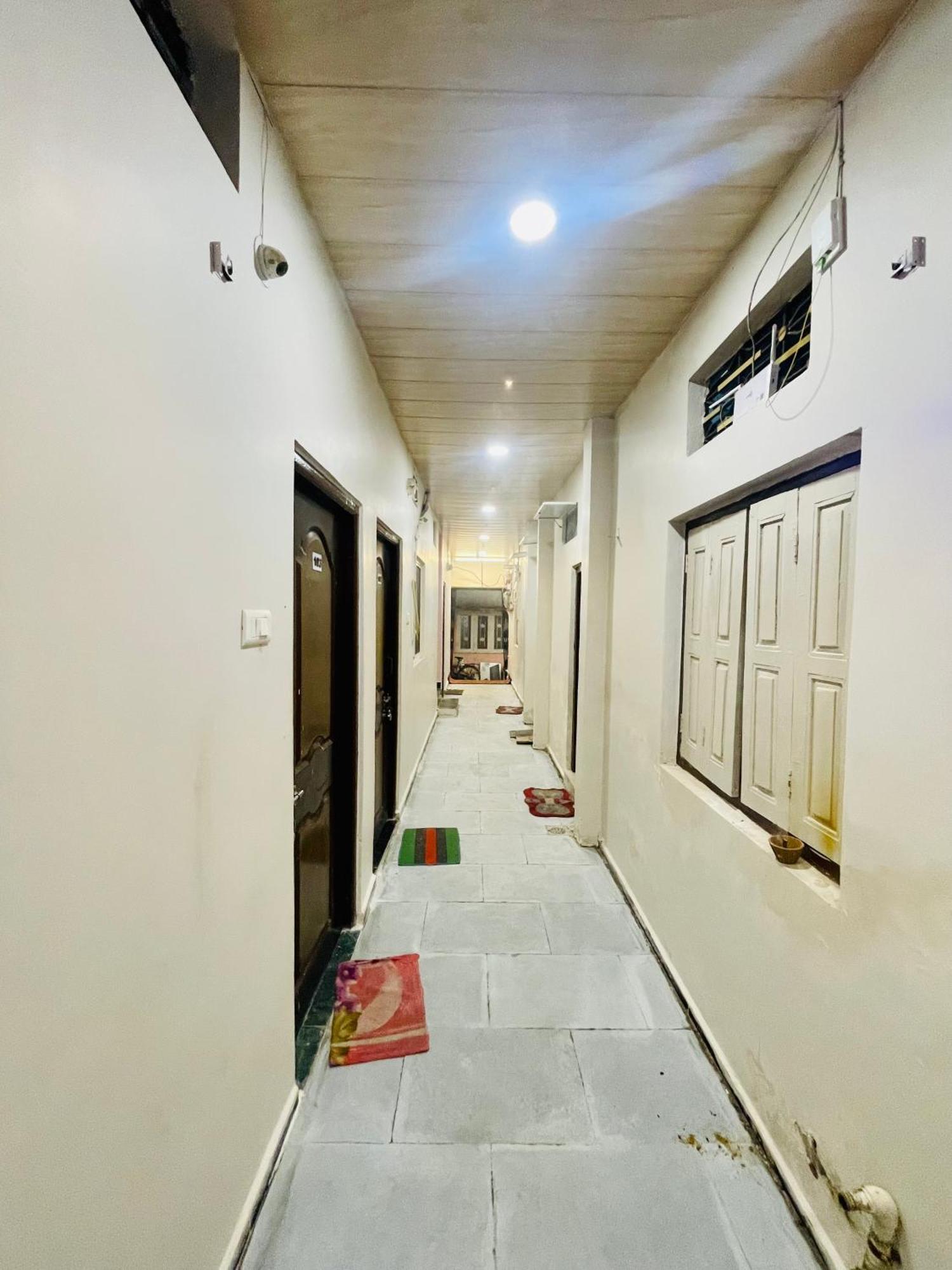 Satguru Guest House Ujjain Buitenkant foto